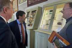 98049916-a6c5-4f37-ab69-25b82b8085df