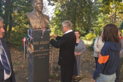 10.-.-Sass-K.-koszorúzás