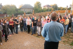 25.-Sződemeter-az-Emlékház-előtt